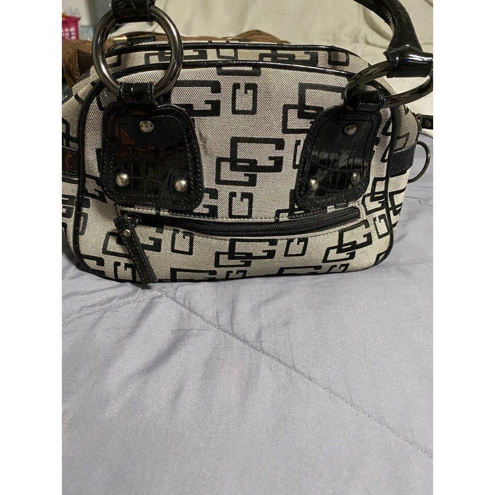 Cute handbag Black design patterns on grey background small purse